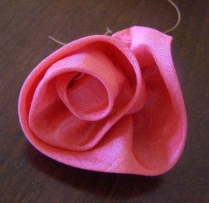 Fabric Roses: How to Make | The Destashification Project